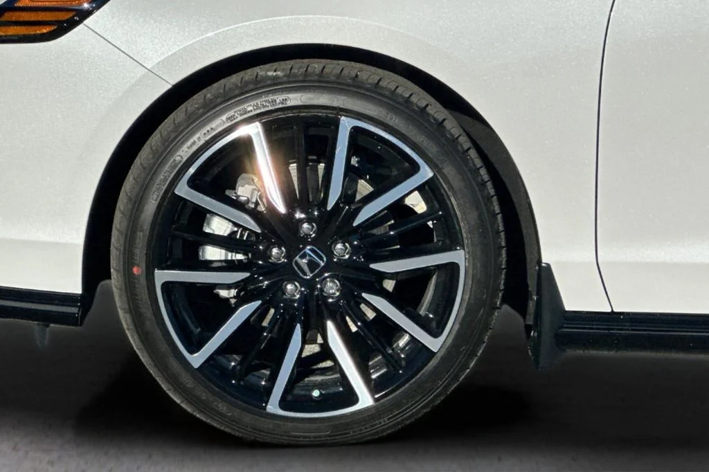 Used 2025  Honda Touring image 24