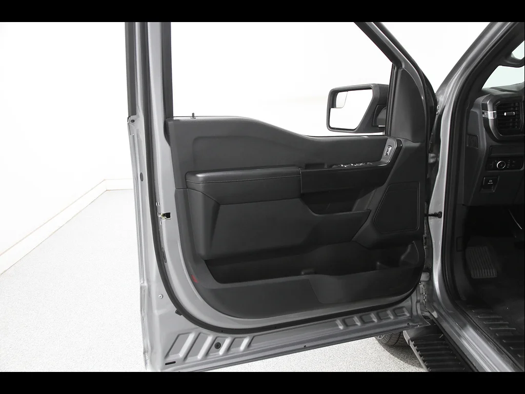 Used 2023 Iconic Silver Ford XL image 4