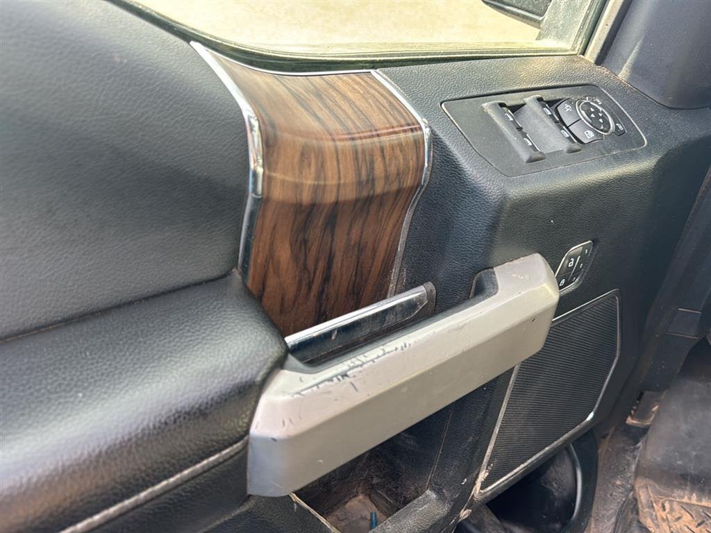 Used 2019 Blue Jeans FORD LARIAT image 9