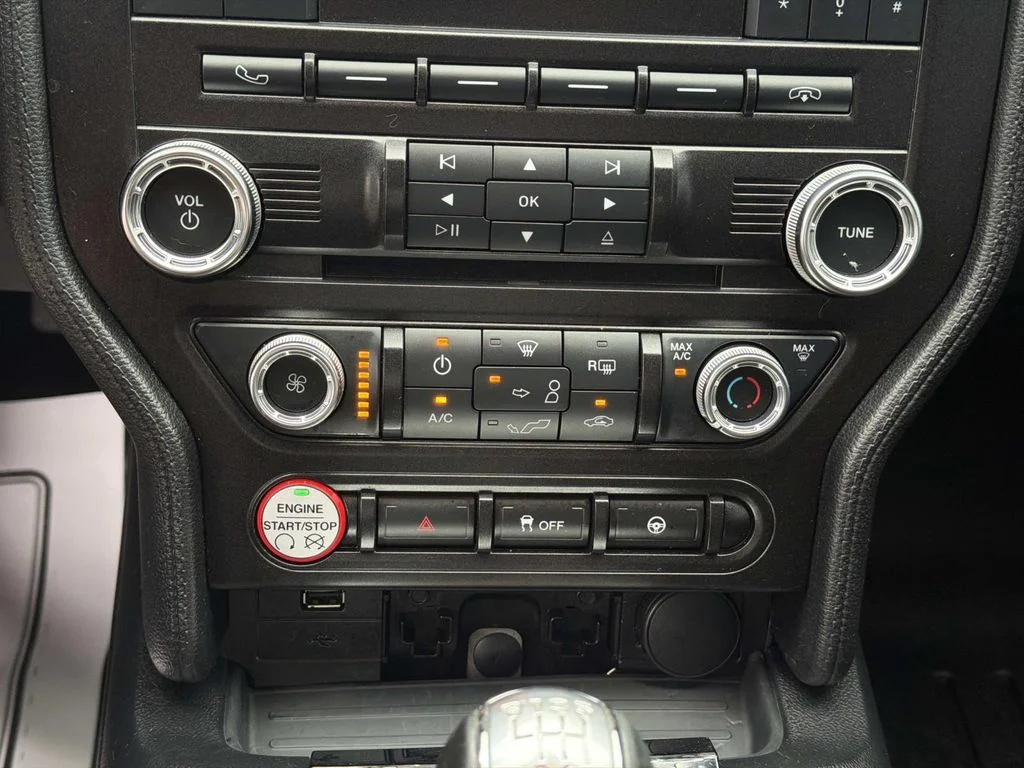 Used 2015 Black Ford GT image 22