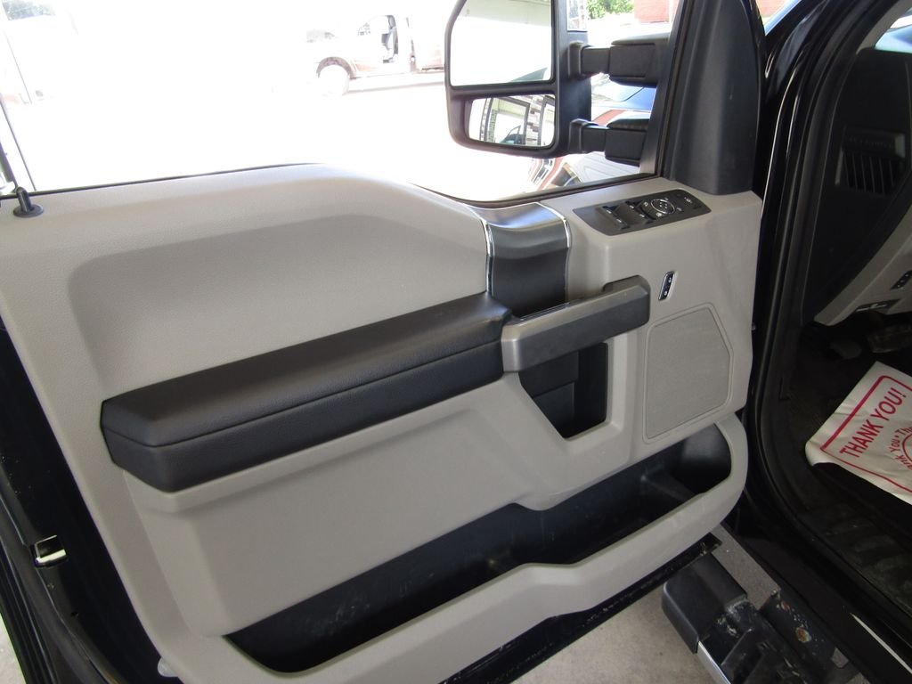 Used 2018 Black Ford XLT image 19