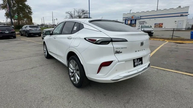 Used 2025 White Frost Tricoat Buick FWD 4dr Avenir image 6