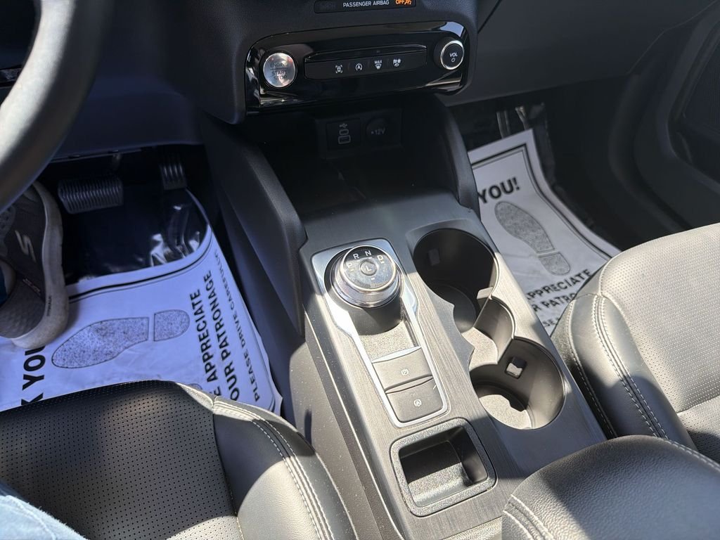 Used 2025  Ford Platinum image 26