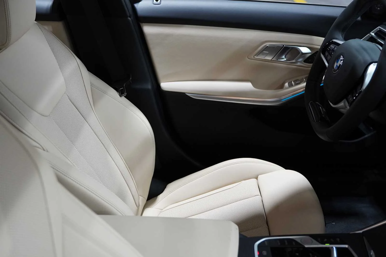 New 2026 Arctic Race Blue metallic BMW 330i image 11