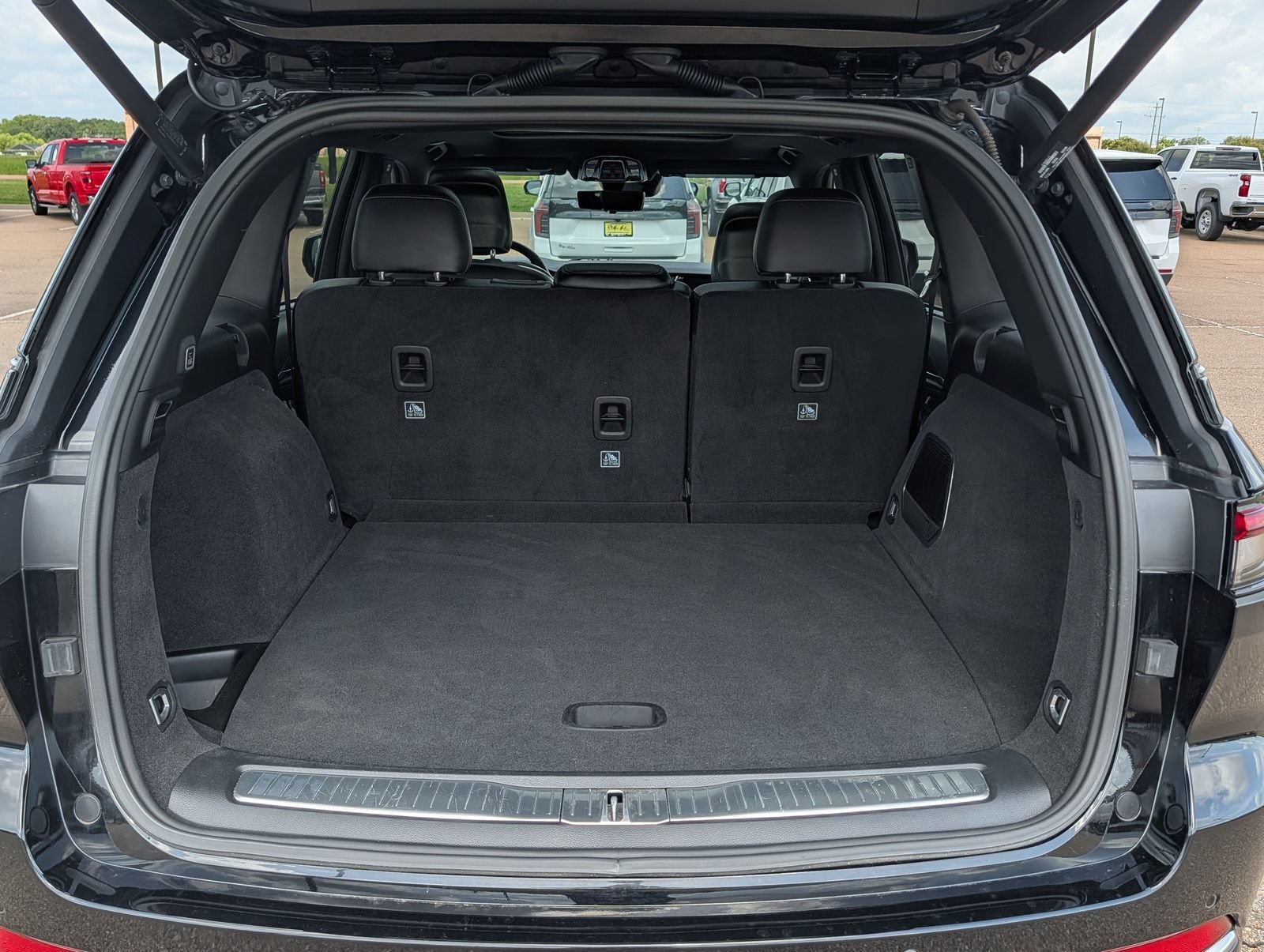 Used 2023 Black Jeep Overland 4x4 image 31