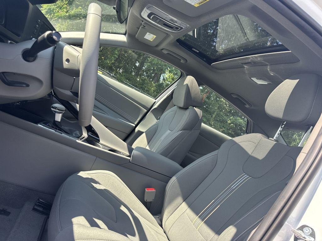 New 2026 White Hyundai SEL Sport Premium image 30