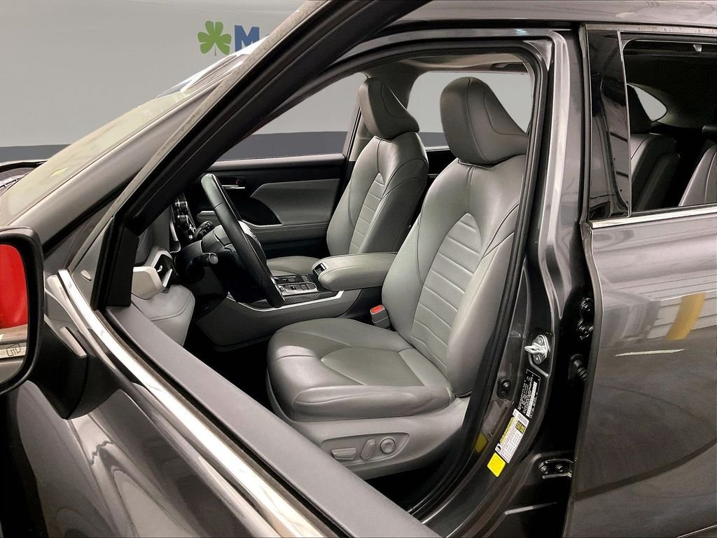 Used 2022 Gray Toyota XLE image 29