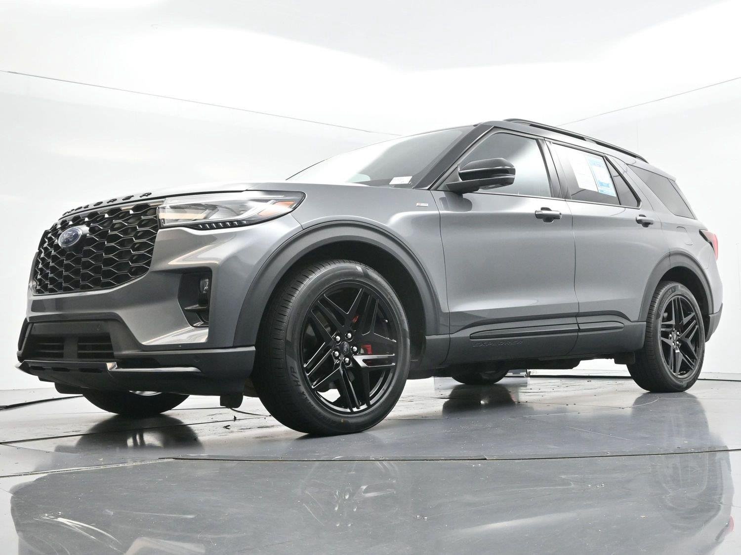 Used 2025 Carbonized Gray Ford ST-Line image 46
