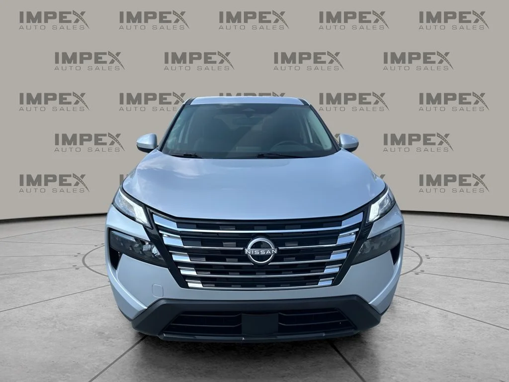 Used 2025 Silver Nissan SV image 8