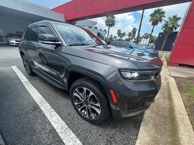 Certified Used 2022 Gray Metallic Jeep Overland image 3