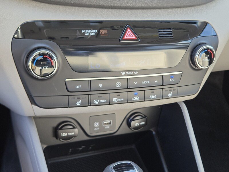 Used 2018 Molten Silver HYUNDAI VALUE FWD image 22