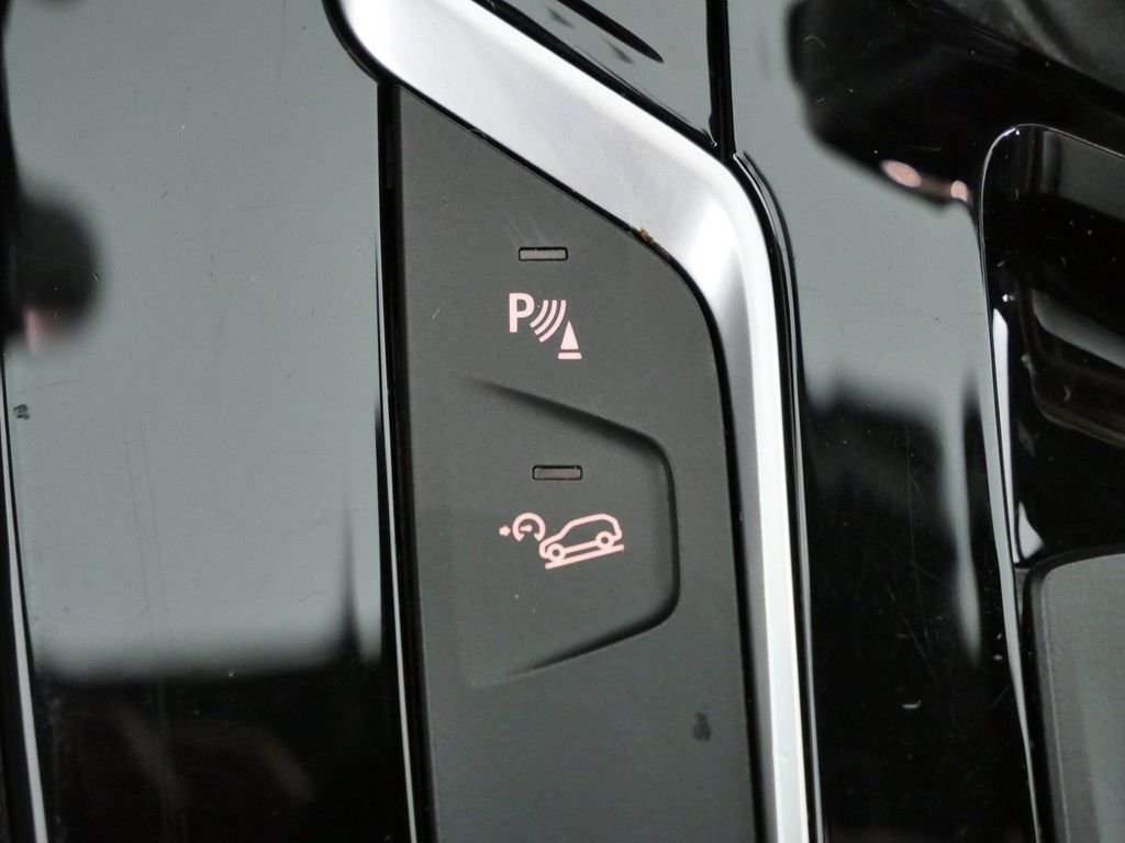 Used 2021 Jet Black BMW xDrive30i image 42