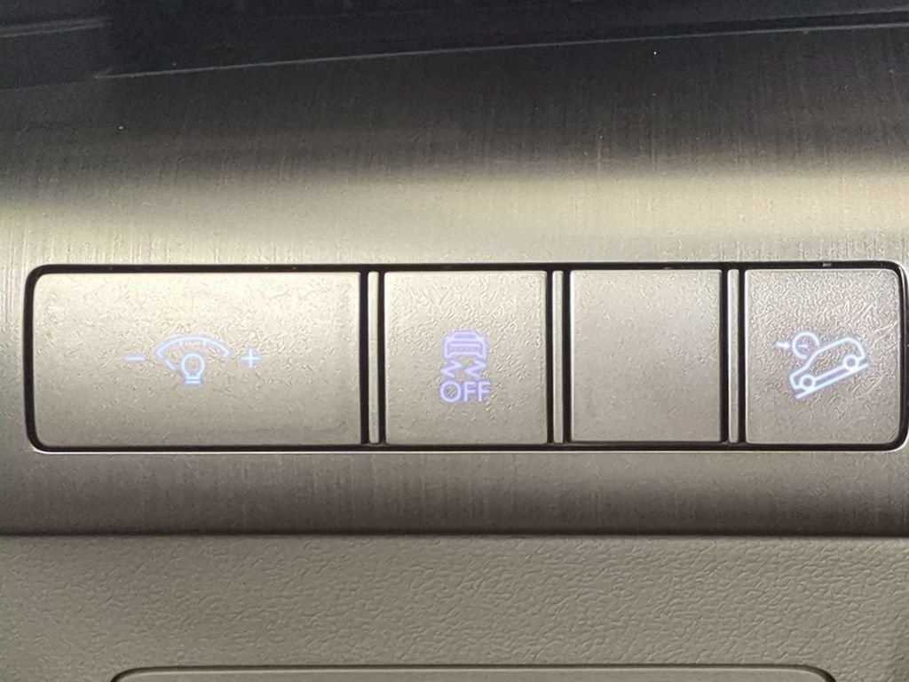 Used 2025 Yellow Hyundai SEL image 31