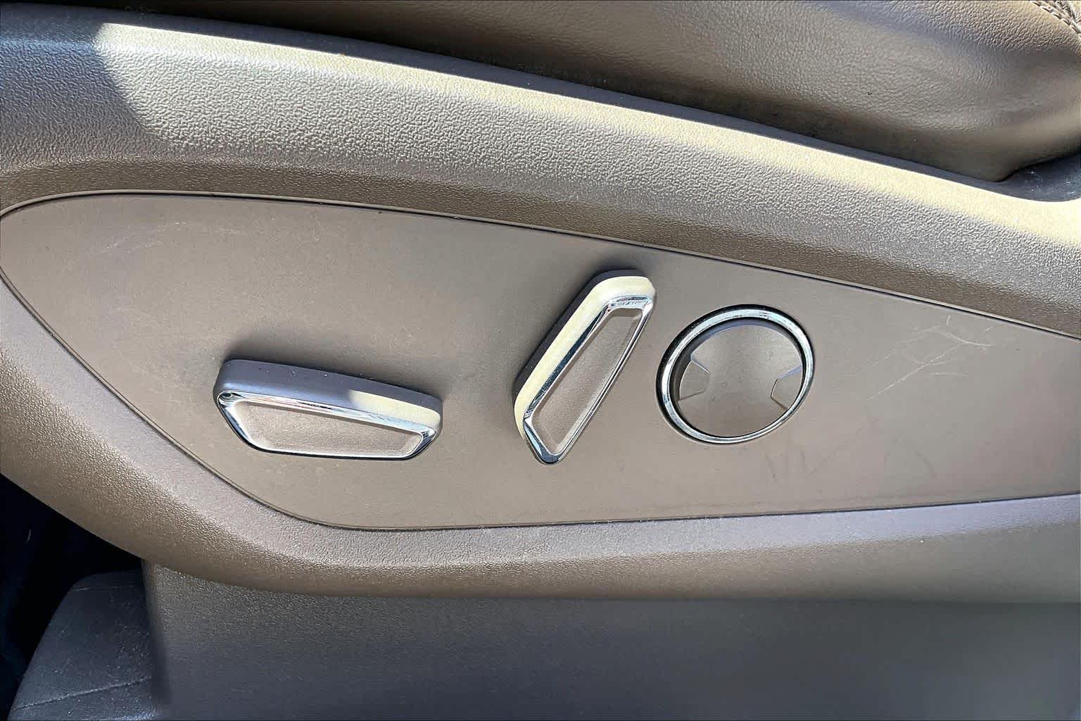 Used 2016 Luxe Lincoln Reserve image 29