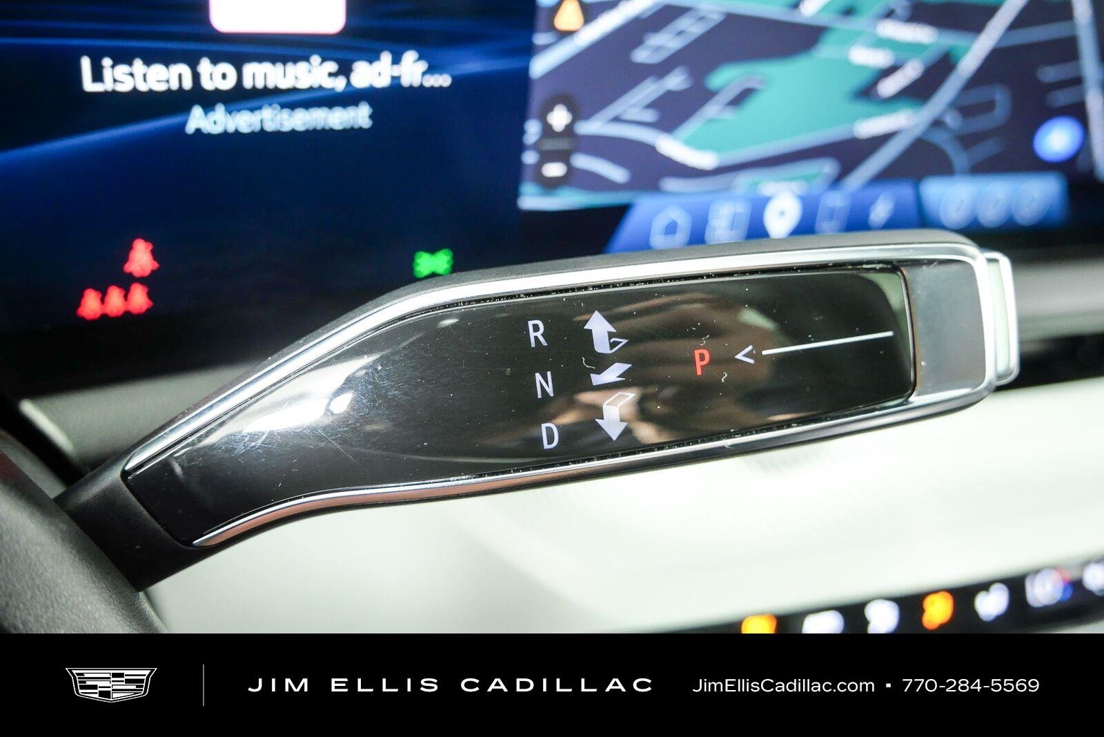 Used 2025 Crystal White Tricoat Cadillac Luxury 1 image 17