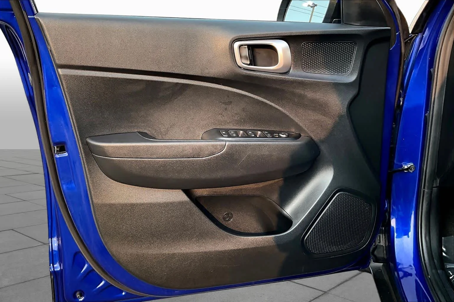 Used 2022 Intense Blue Hyundai SE image 21