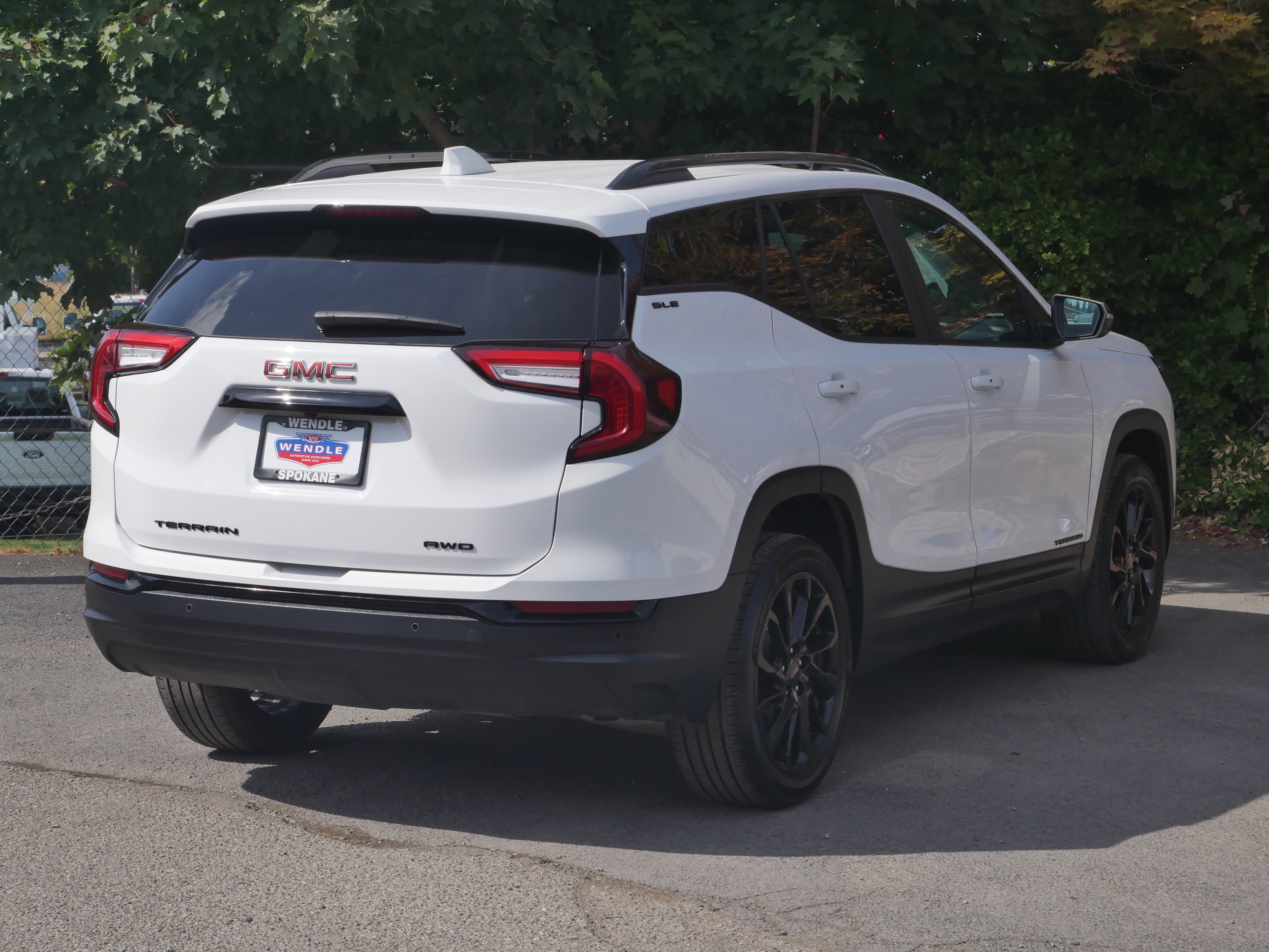 Used 2024 Summit White GMC SLE image 27
