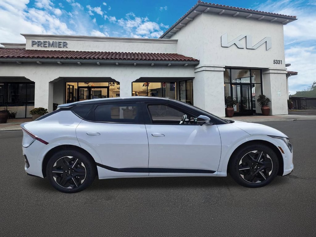 New 2026 Glacial White Pearl / Black Ro Kia GT-LINE image 9