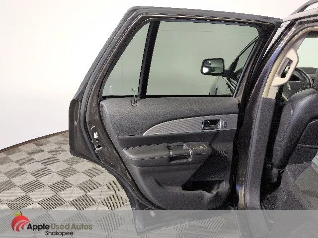 Used 2011  Lincoln Base image 31