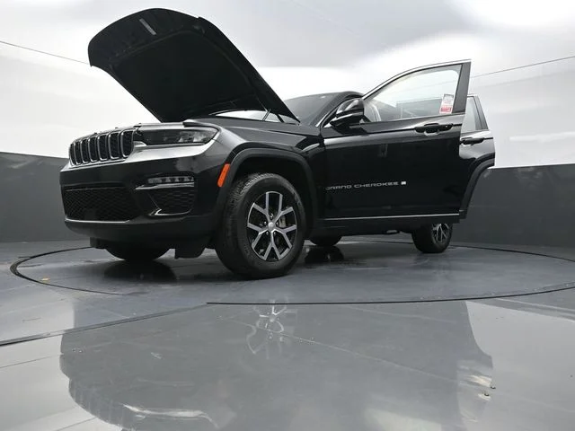 Used 2023 Black Jeep Limited image 31