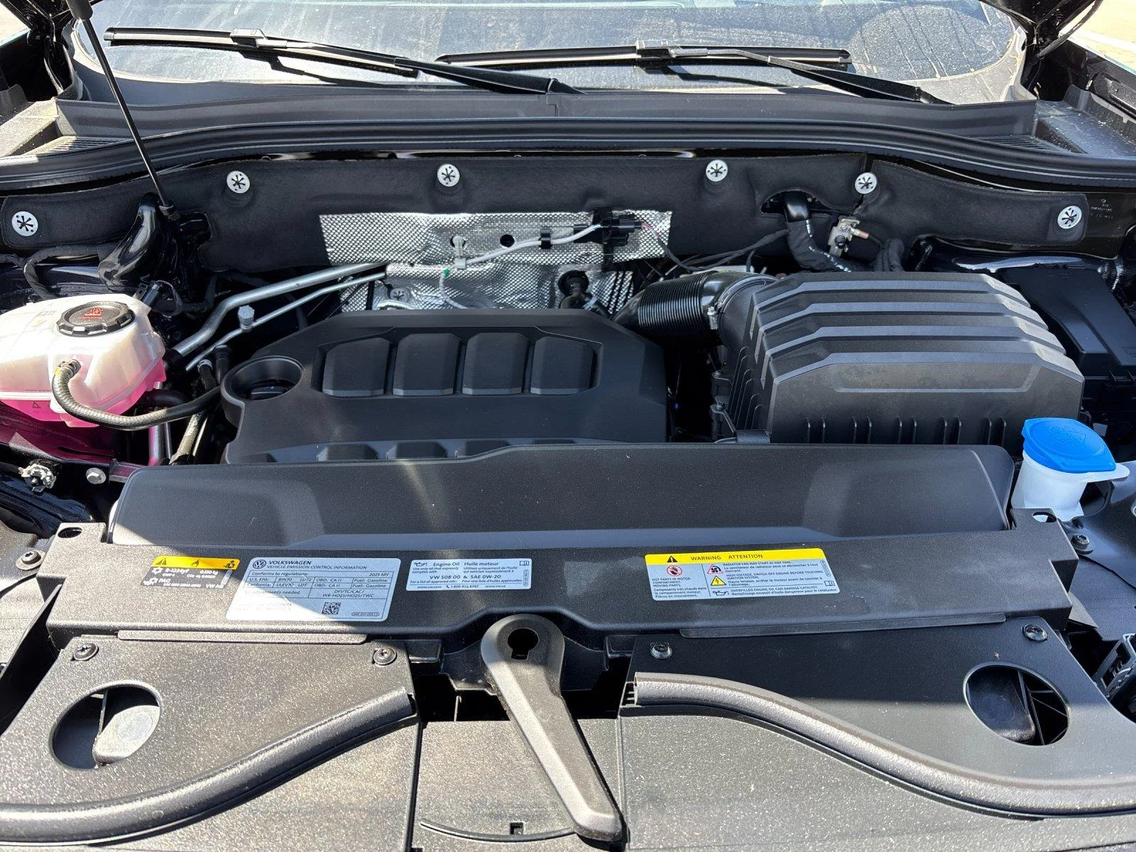 New 2025 Deep Black Pearl Volkswagen 2.0T SEL image 9
