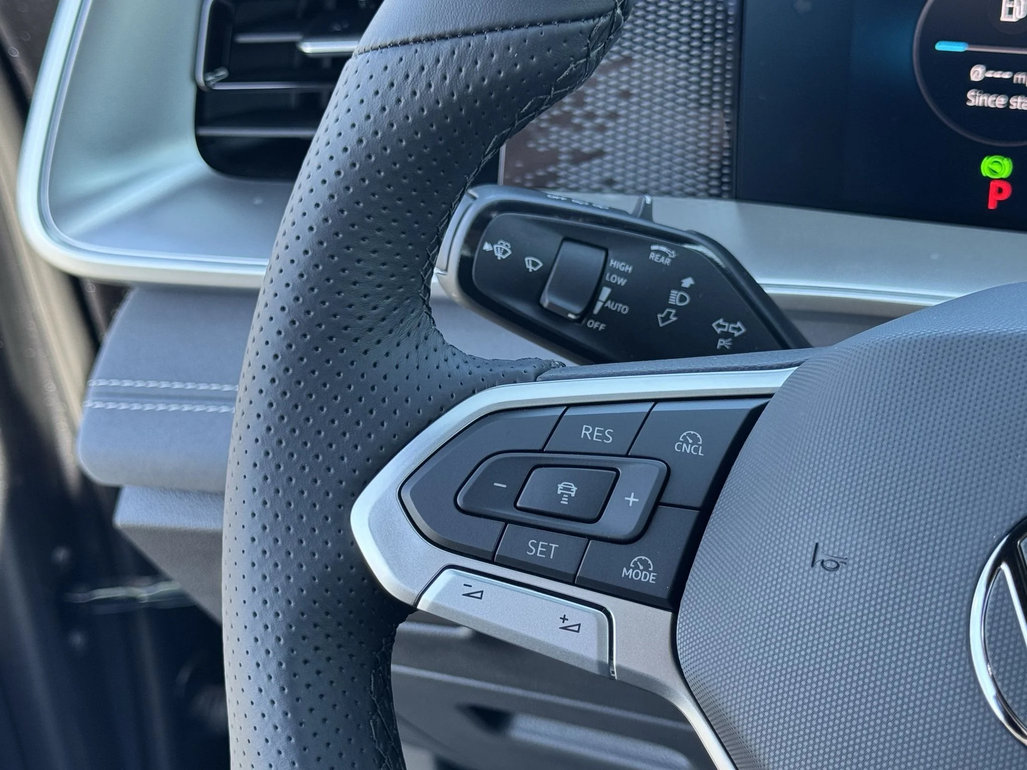 New 2026 Platinum Gray Metallic Volkswagen SE R-Line Black image 18