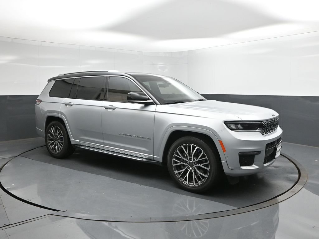 Used 2022 Silver Jeep Summit image 26