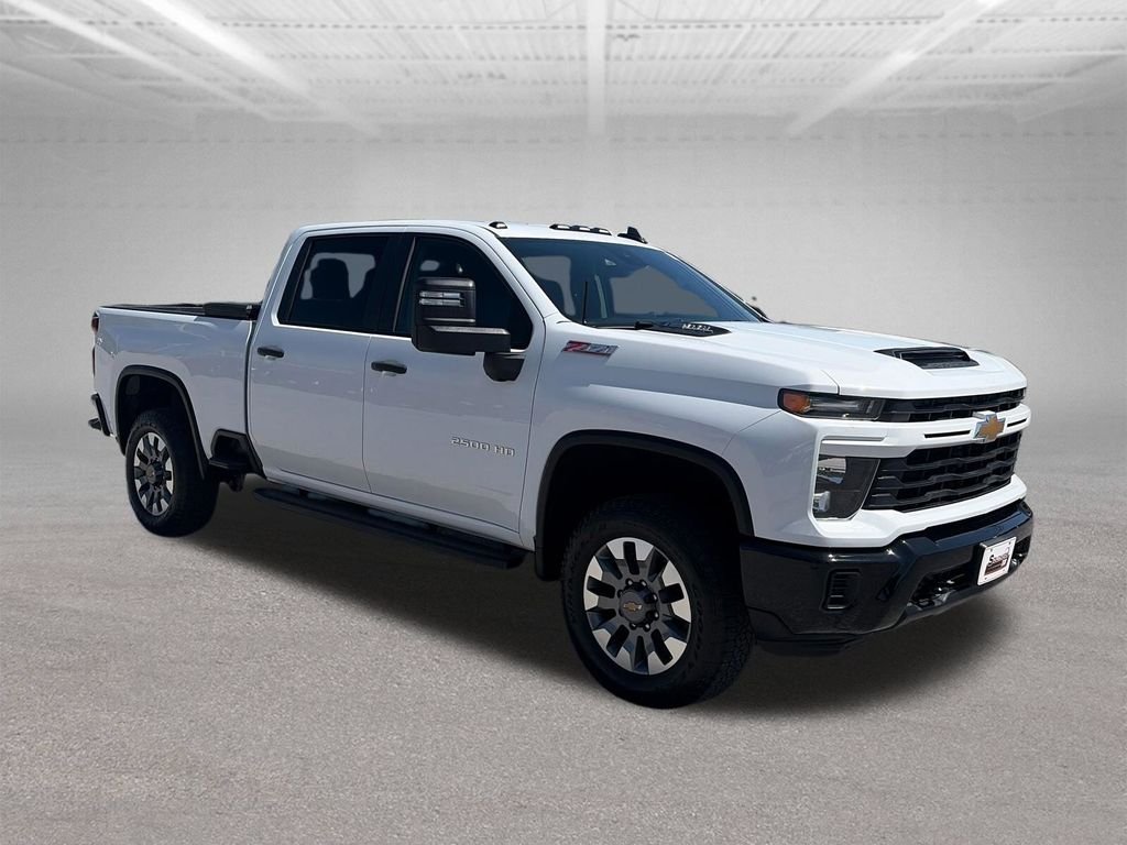 Used 2025 White Chevrolet Custom image 8