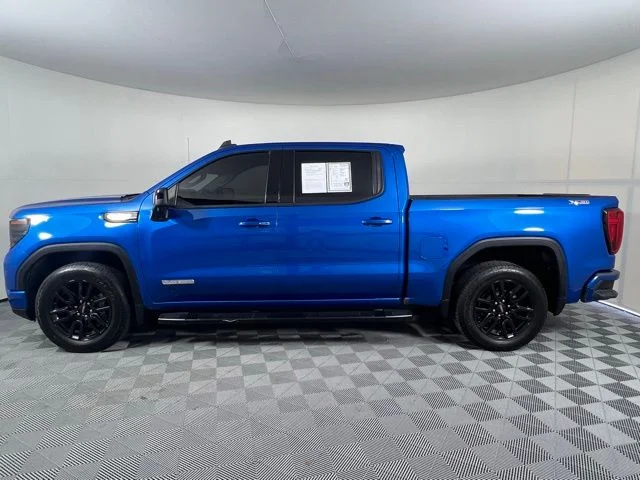 Used 2022 Blue Metallic GMC Elevation image 4