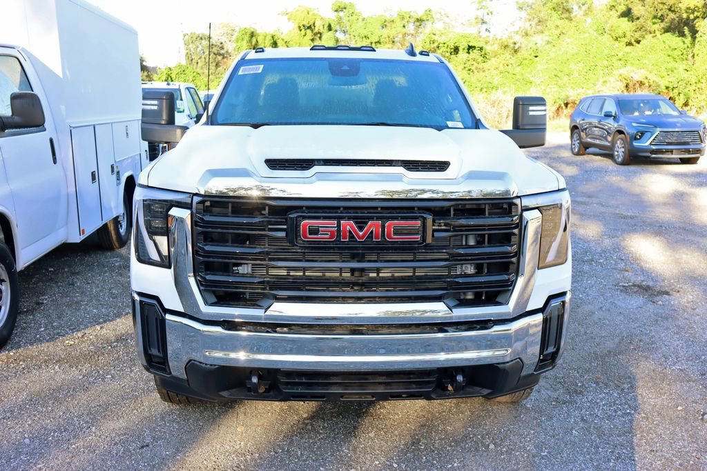 New 2026 Summit White GMC Pro image 3