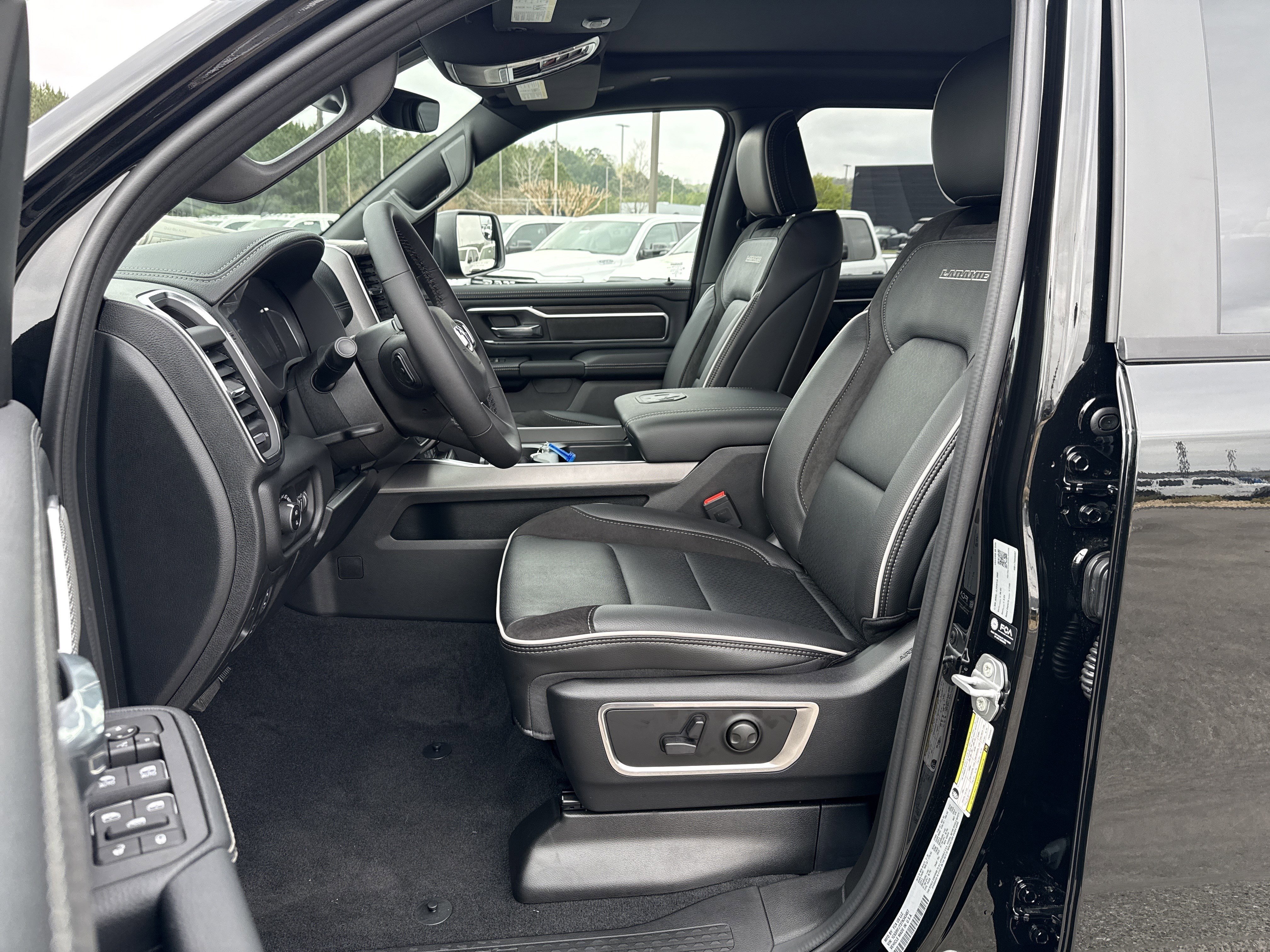 New 2026 Diamond Black Crystal Pearl-Coat Exterior Paint RAM Laramie image 9