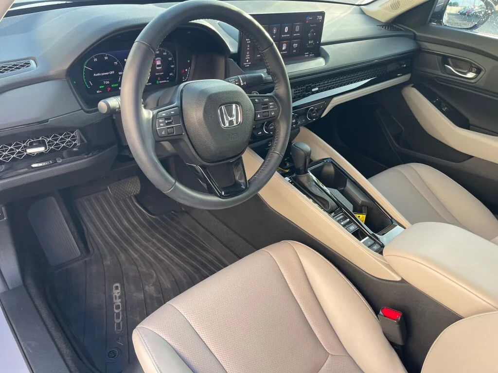 Certified Used 2025 Urban Gray Pearl Honda EX-L image 6