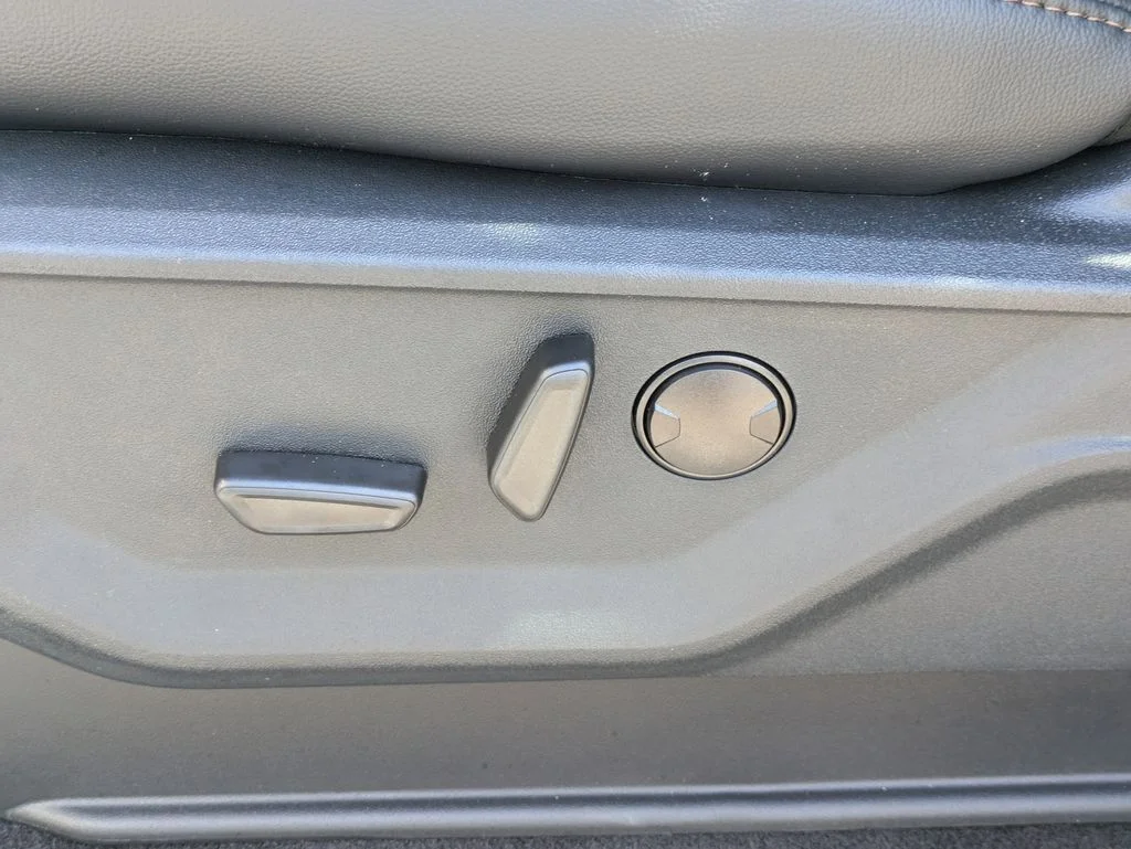 New 2026 Iconic Silver Metallic Ford Lariat image 20