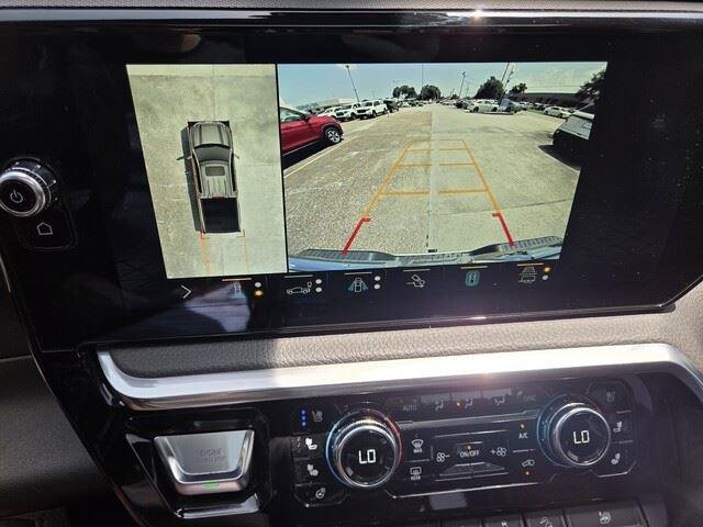 Used 2022 White Frost Tricoat GMC Denali image 16