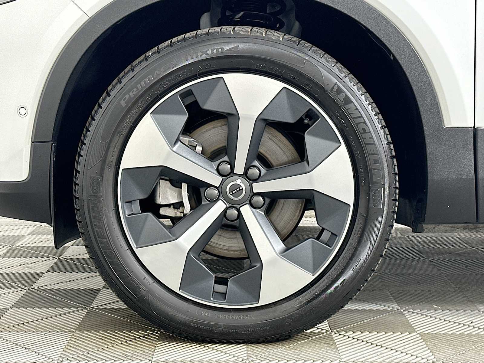 Certified Used 2023 Crystal White Volvo Plus image 30