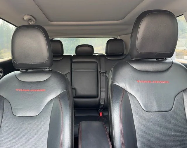 Used 2018 Spitfire Orange Clearcoat Jeep Trailhawk image 33