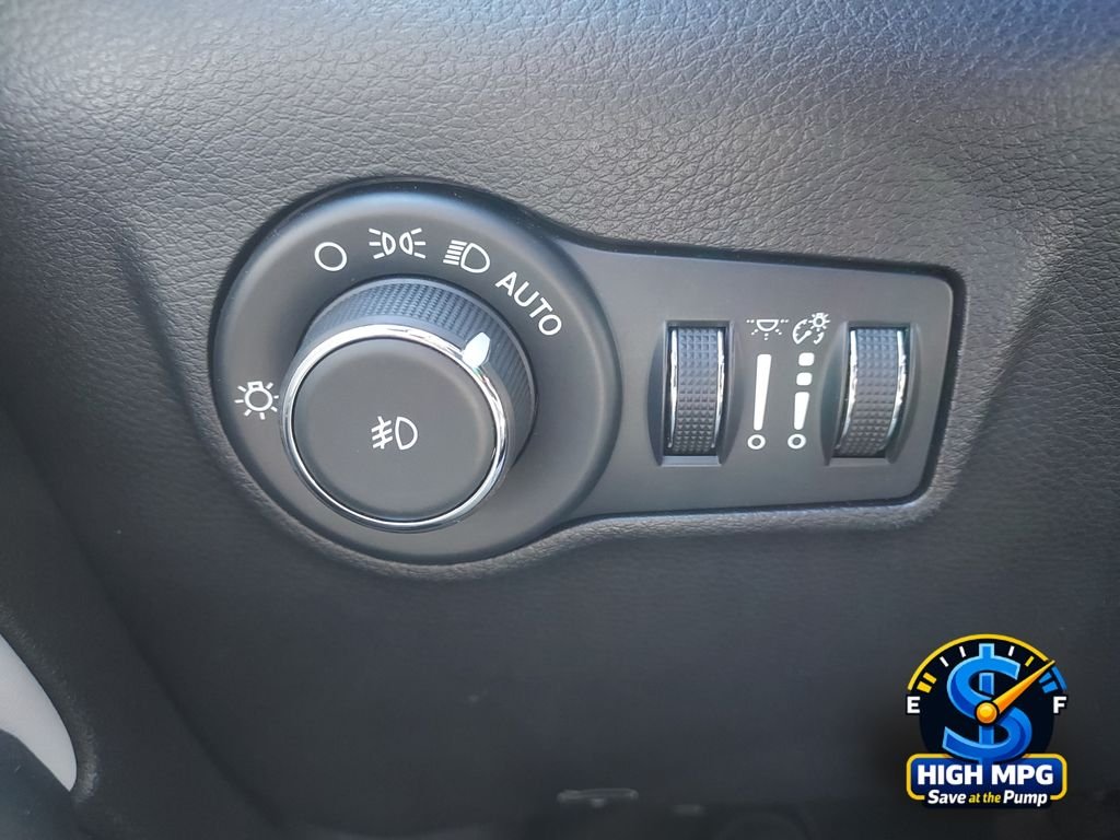 Used 2025 Silver Jeep Limited image 17