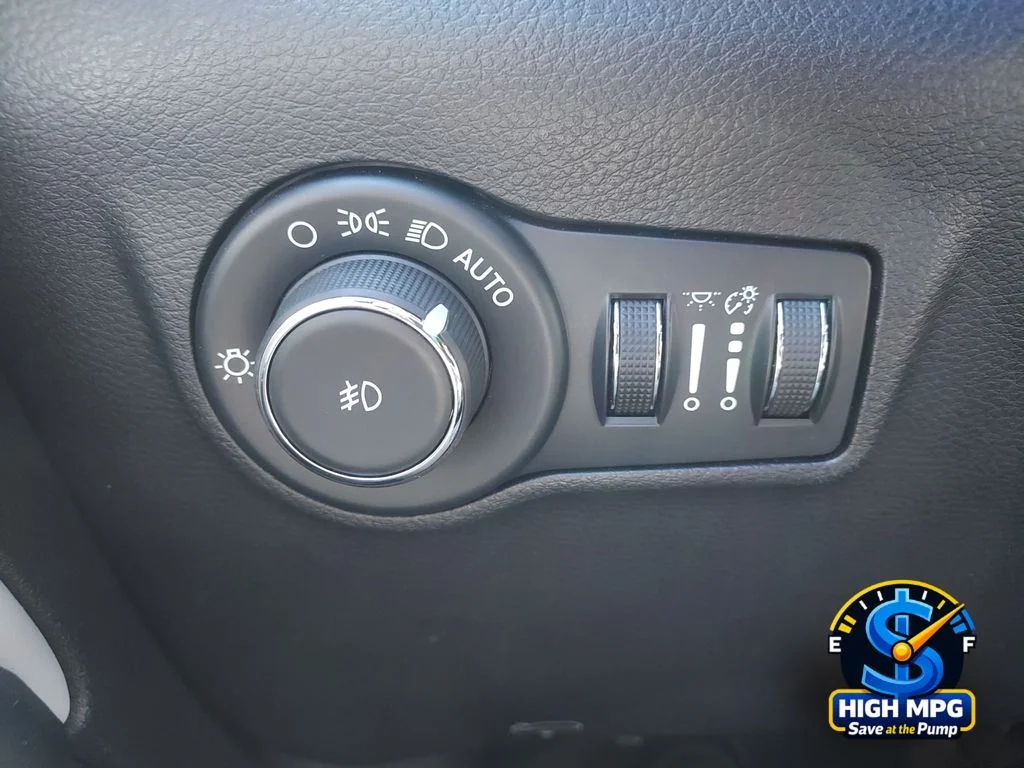 Used 2025 Silver Jeep Limited image 17