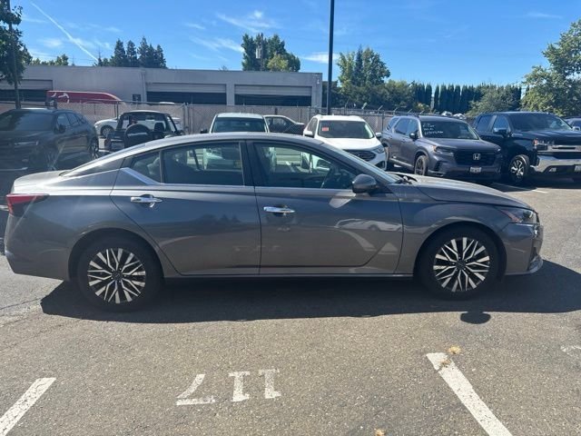 Used 2024 Gray Nissan 2.5 SV image 2