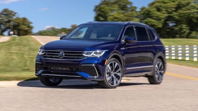 Used 2023  Volkswagen 2.0T SE image 1