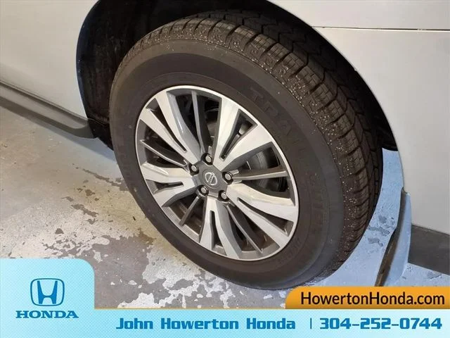 Used 2019 Silver Nissan S image 11