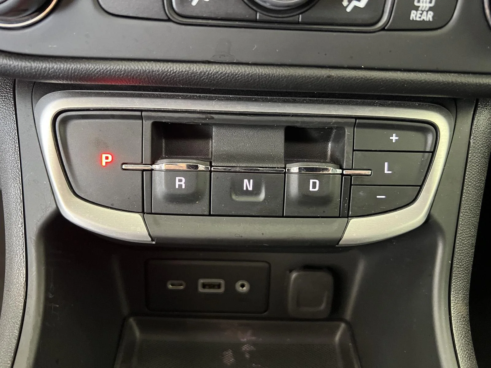 Used 2024 Summit White GMC SLE image 17