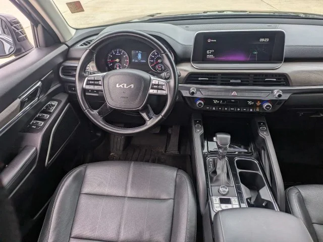 Used 2022 Black Kia EX image 17