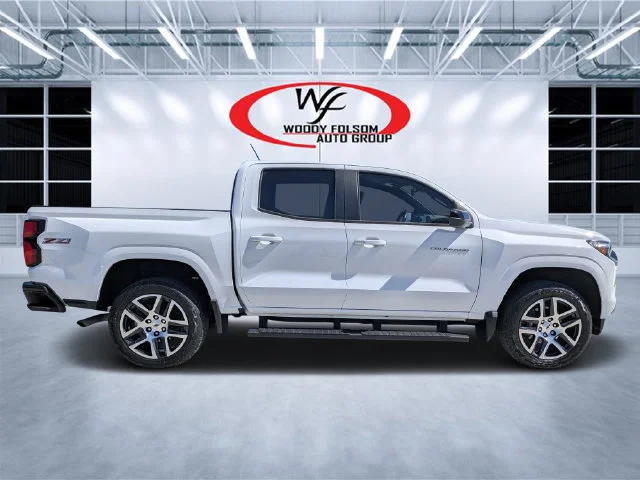 Used 2023 White Chevrolet Z71 image 2