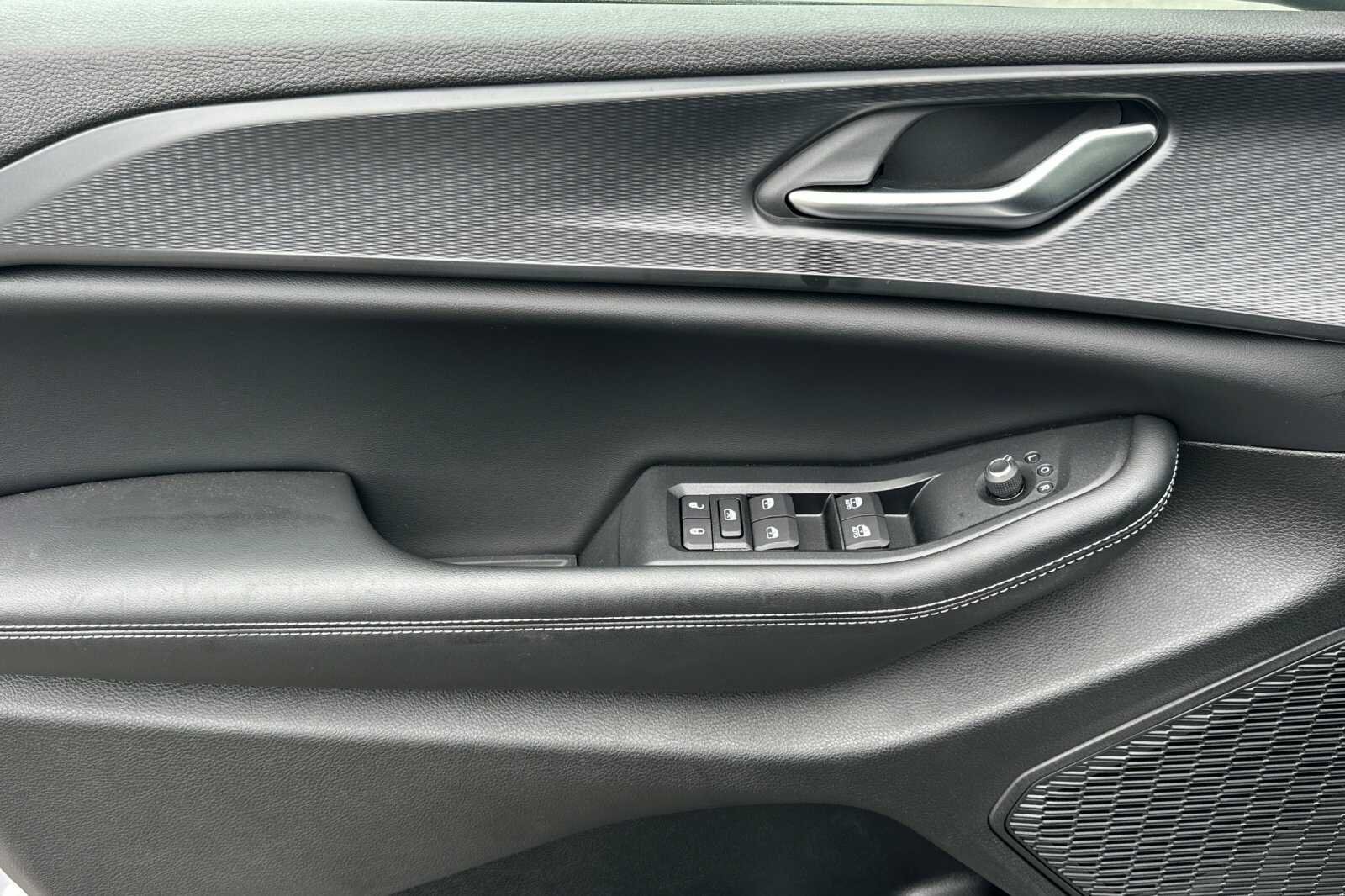 New 2023 Silver Zynith Jeep Laredo X image 10