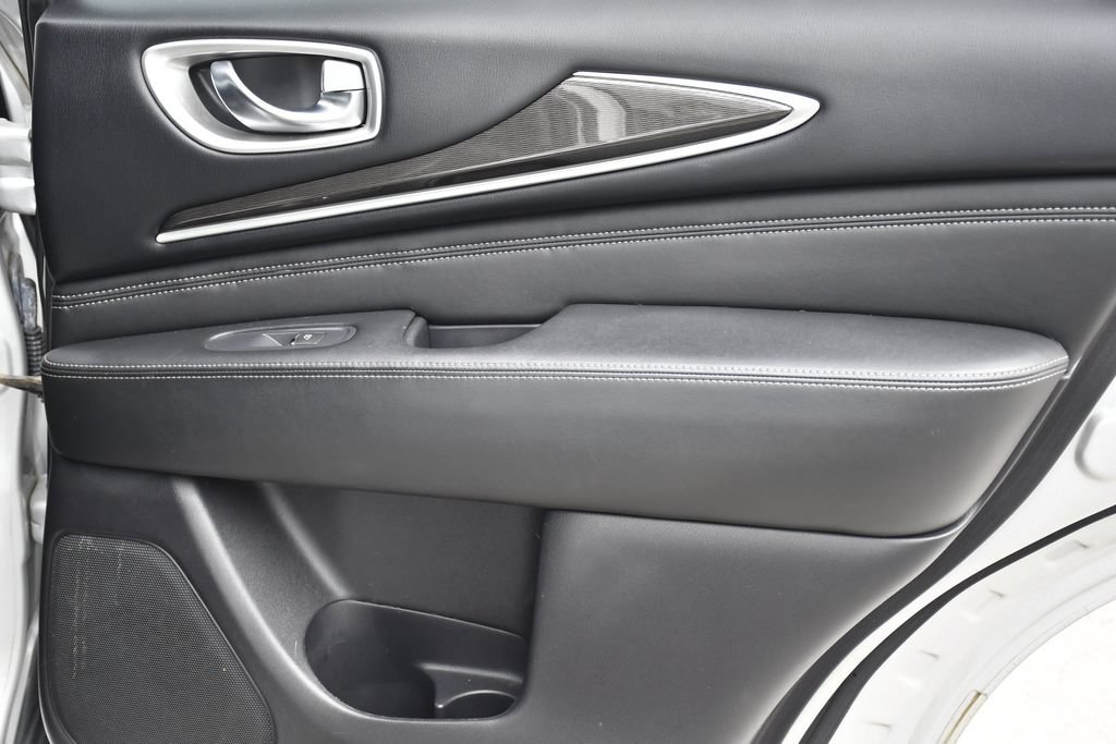 Certified Used 2019 Liquid Platinum INFINITI LUXE image 27