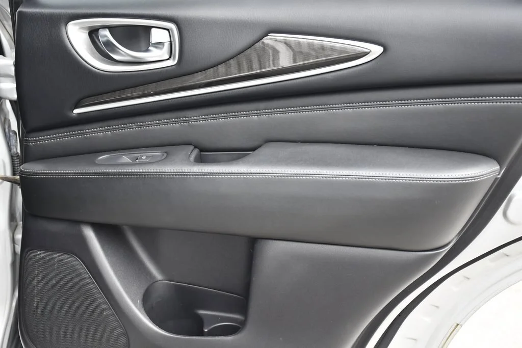 Used 2019 Liquid Platinum INFINITI LUXE image 27