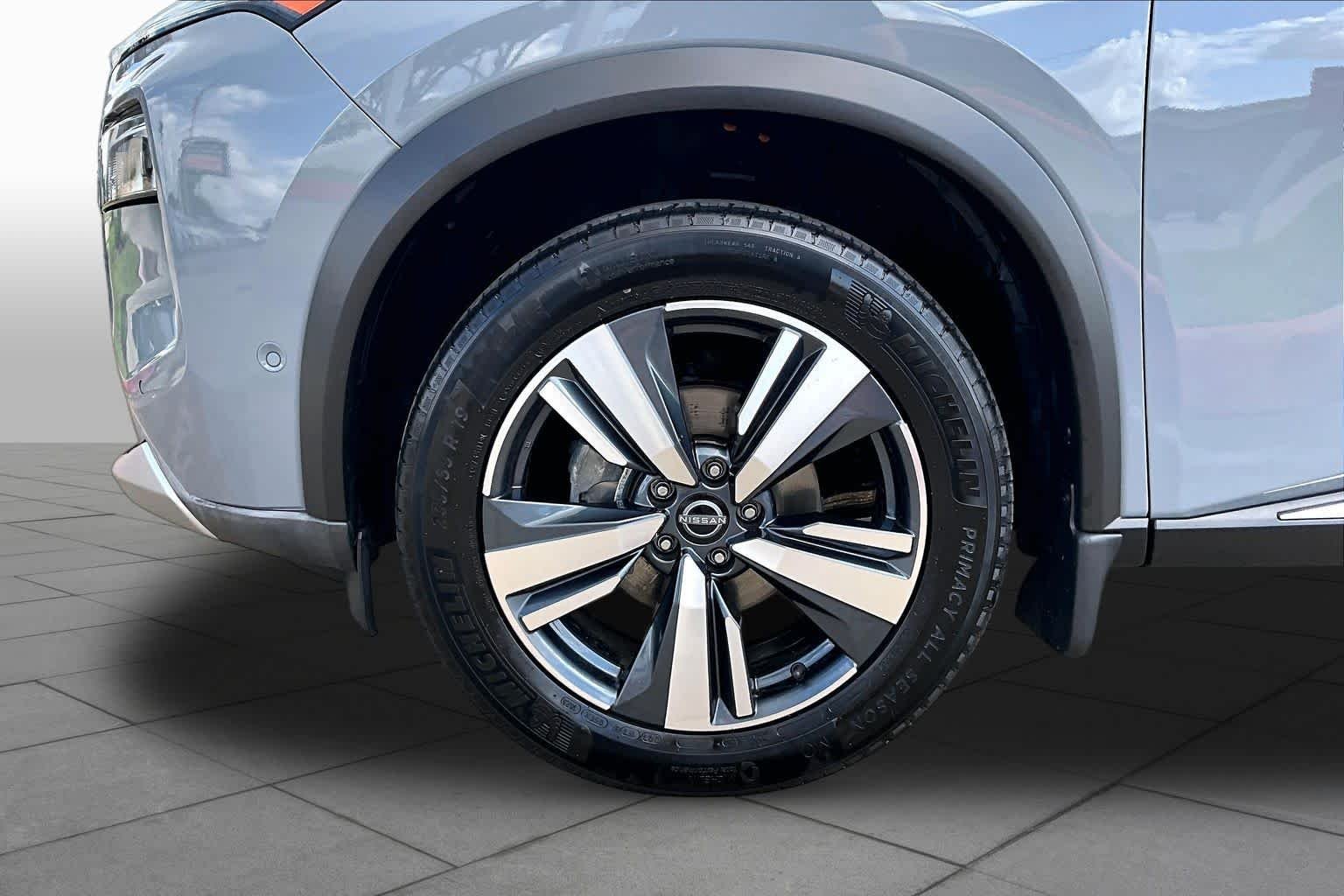 Used 2023 Boulder Gray Pearl Nissan Platinum image 10