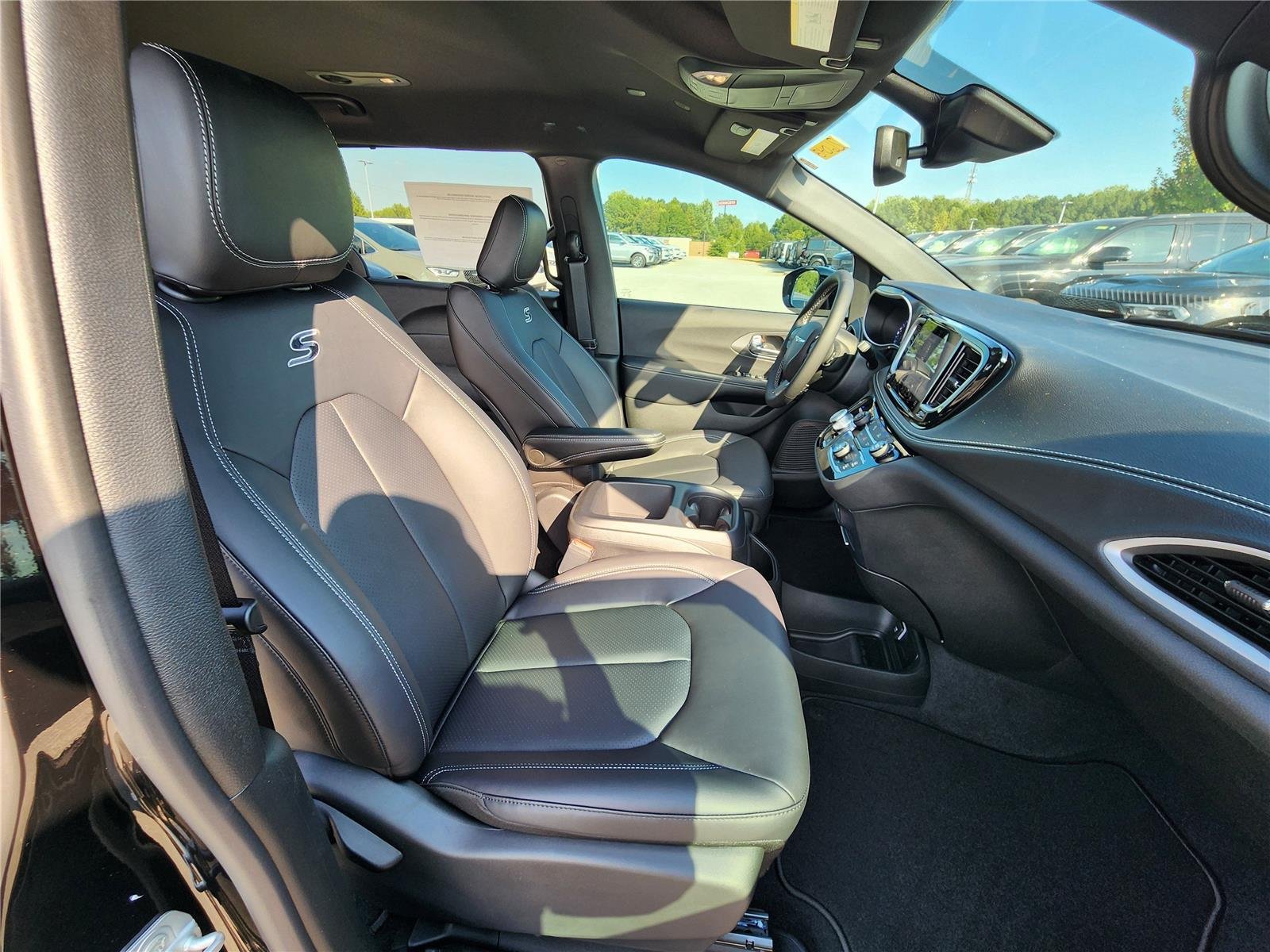 2026 Chrysler Pacifica Select - Photo 7