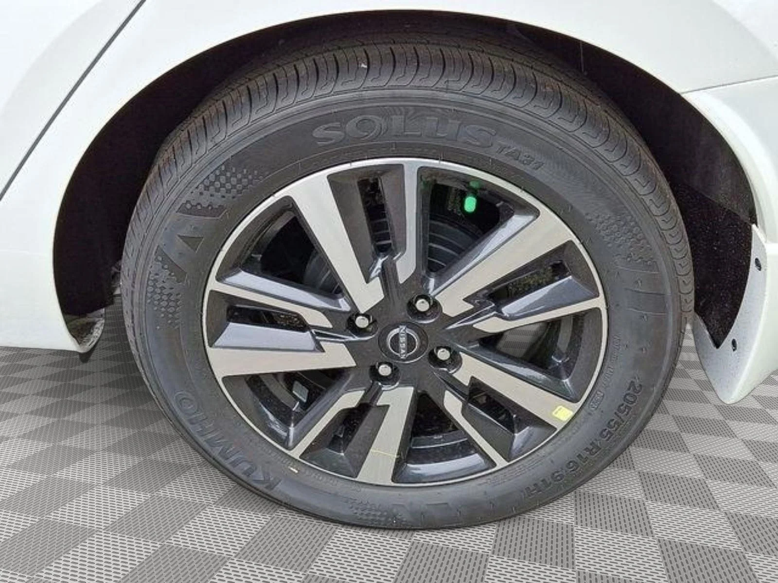 2025 Nissan Versa Sedan SV - Photo 5
